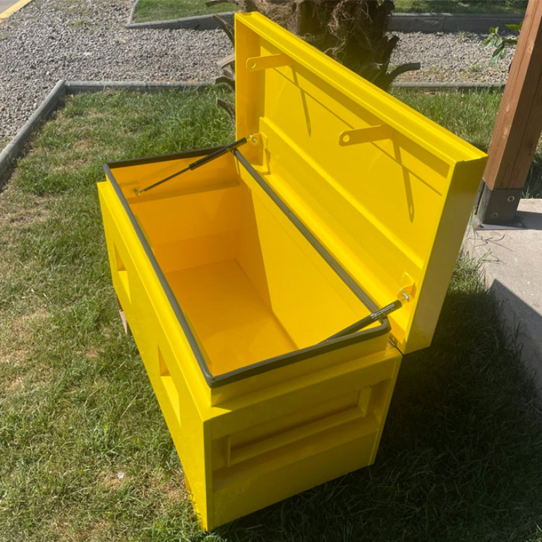 BAUL METALICO AMARILLO PARA FAENAS 02